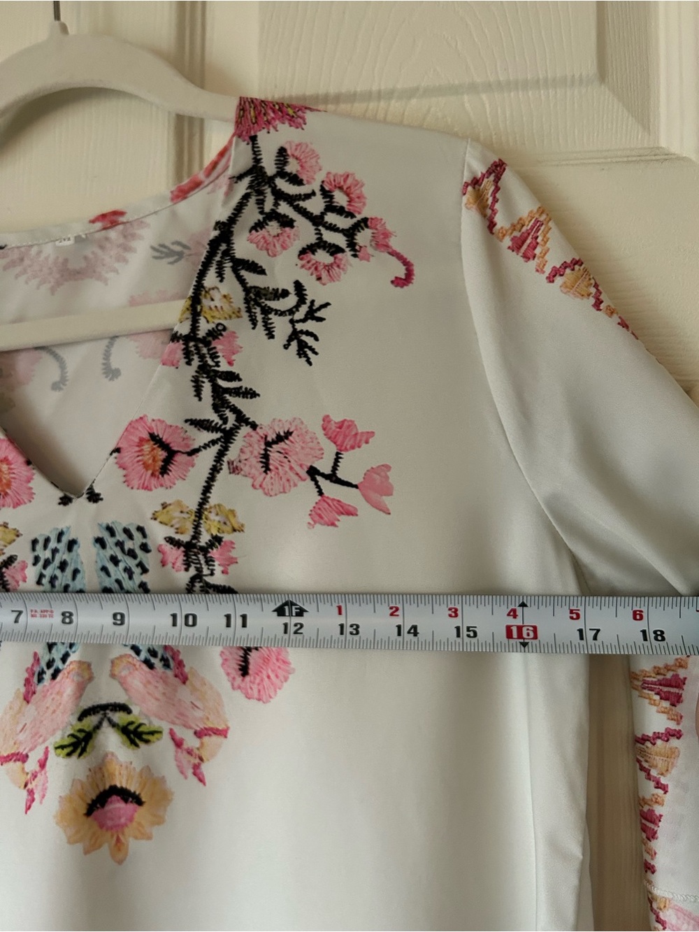 White Floral Embroidered V Neck Boho Tunic - Size Medium - Picture 10 of 12